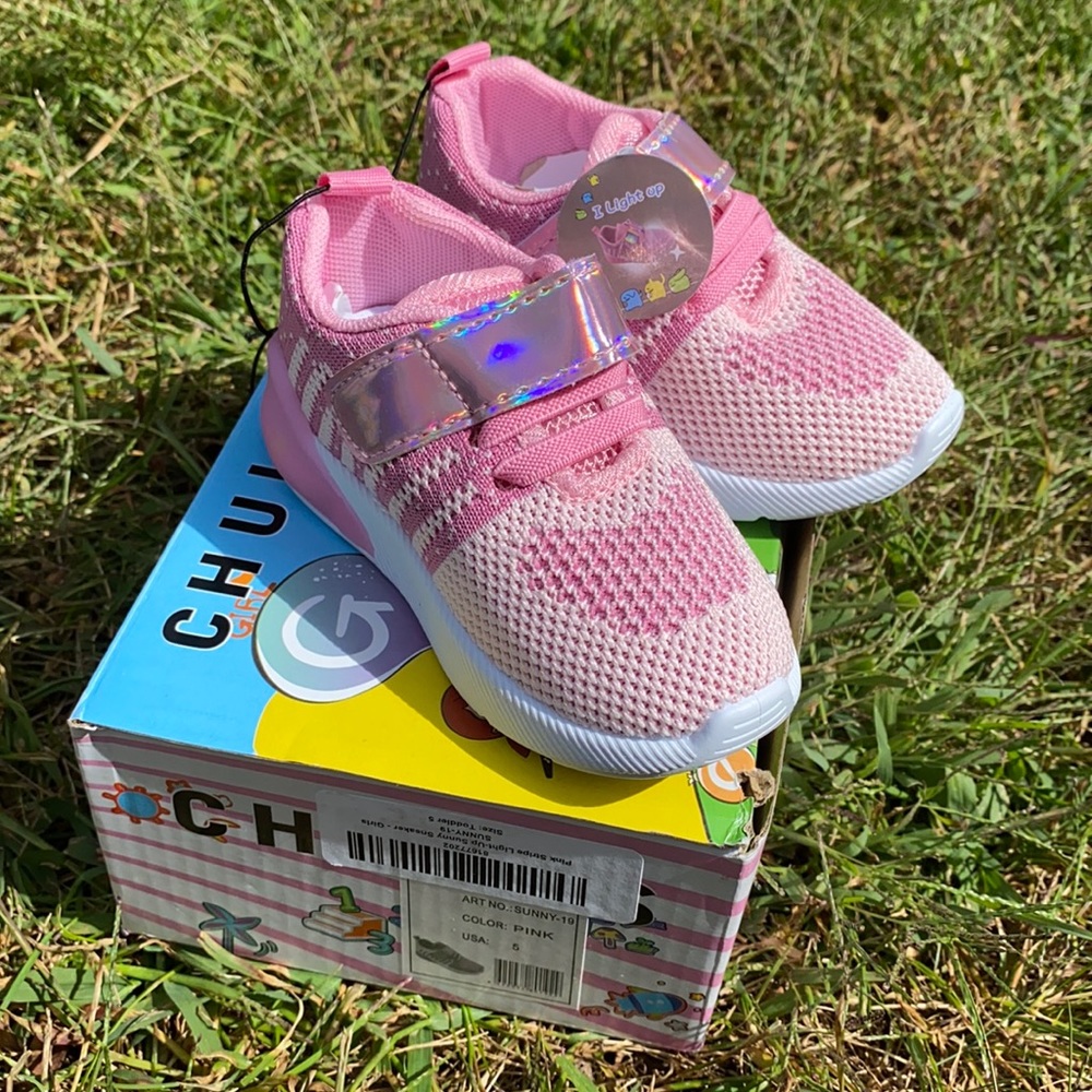 Chulis Kids, Size 5, Pink Light Up Tennies
